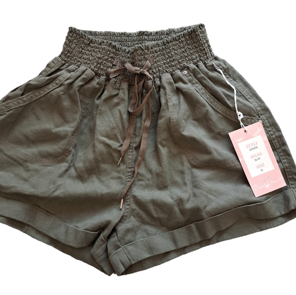 Dark green shorts - Picture 1 of 6